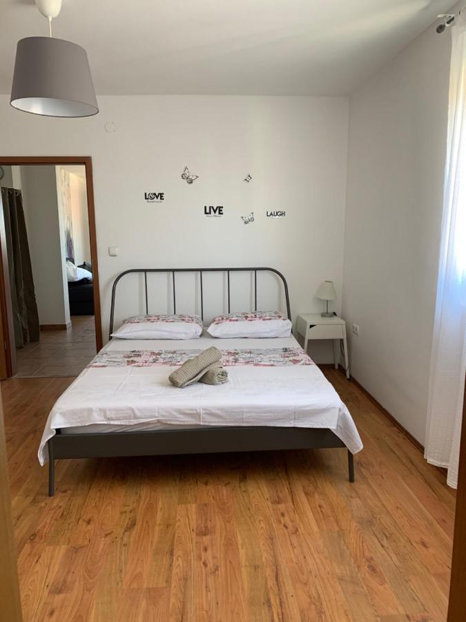Apartmani Maksan Pakoštane Esterno foto